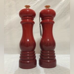 Le Creuset 🧂Salt & 🌶️Pepper Mill Set, 8" Tall, 🍒Cerise (red) - NEW -